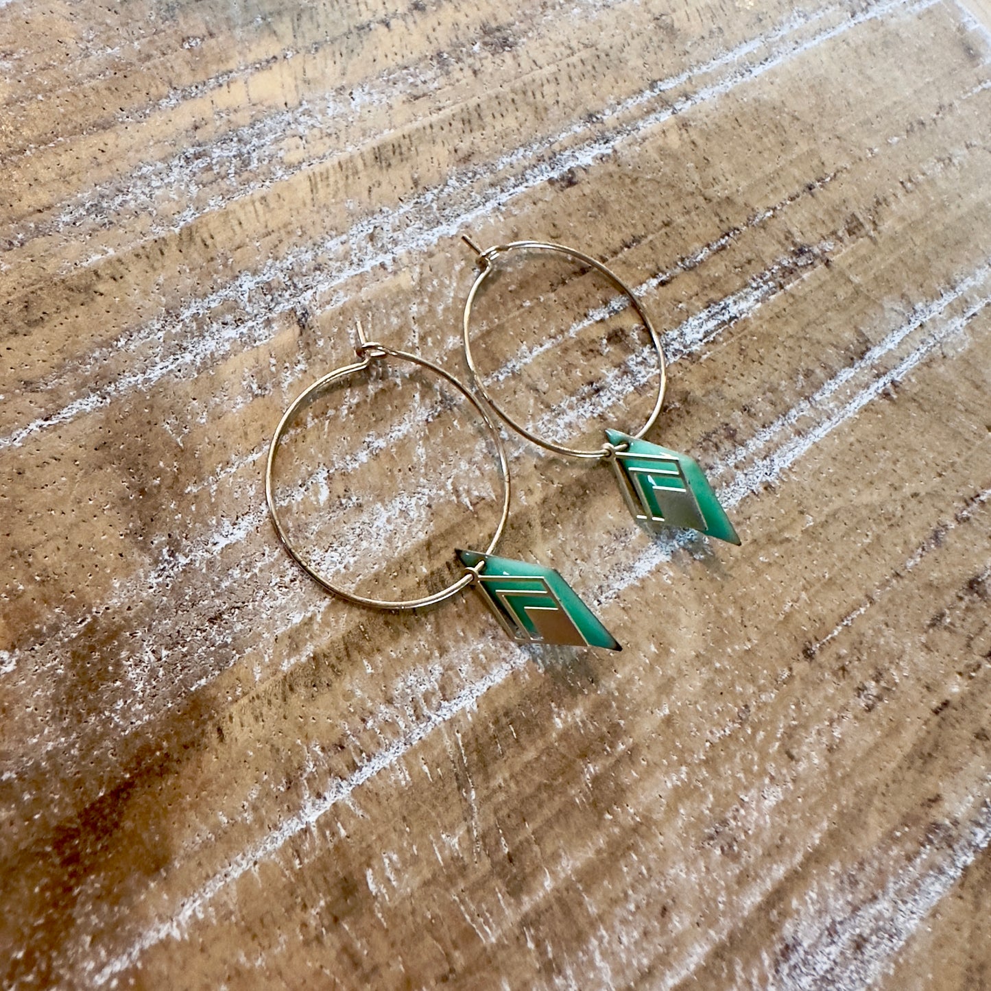 Boucles d’oreilles créoles losanges verts