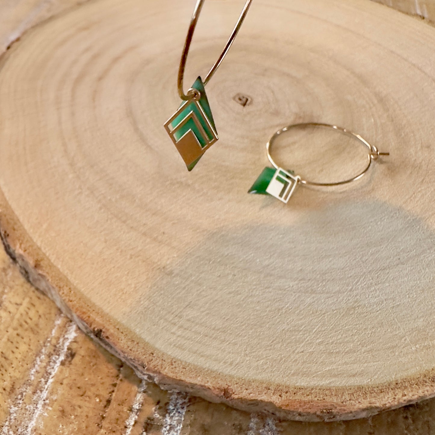 Boucles d’oreilles créoles losanges verts
