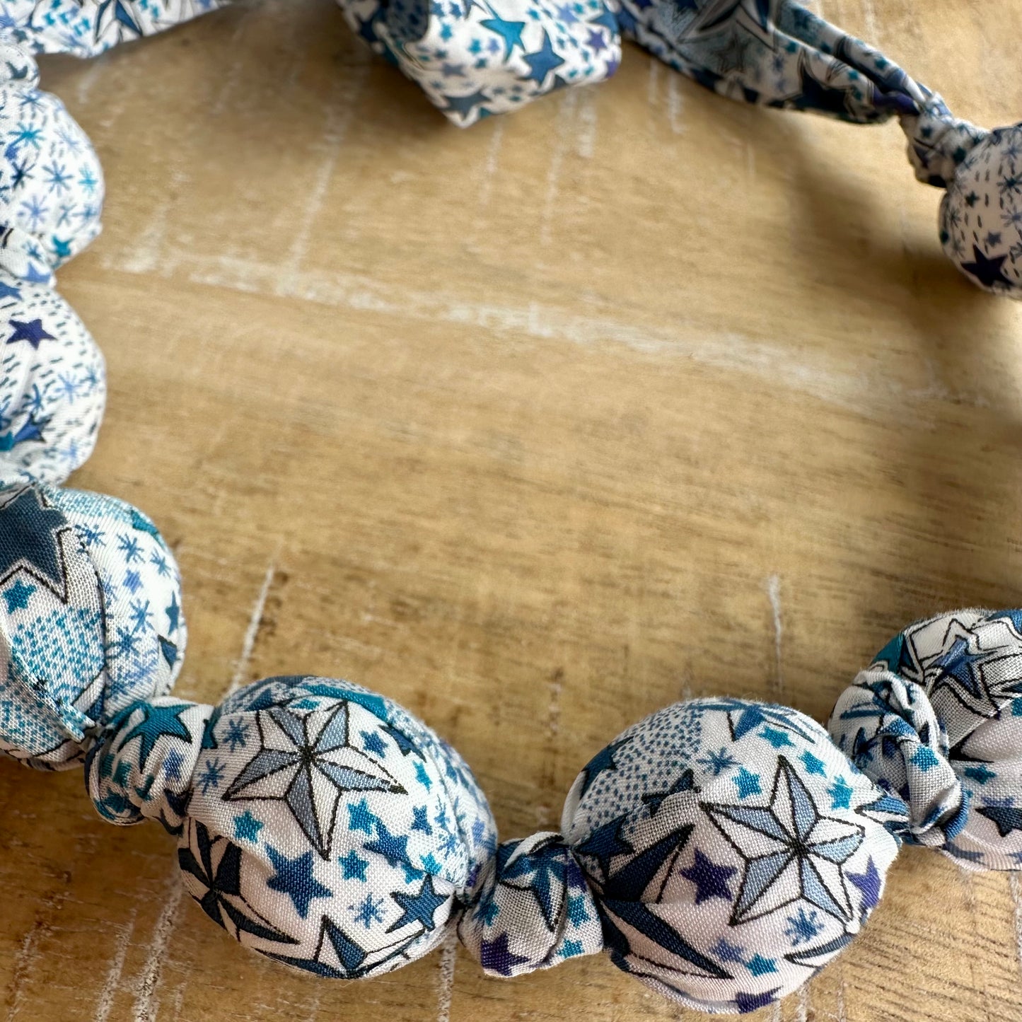 Collier Boules en Tissu